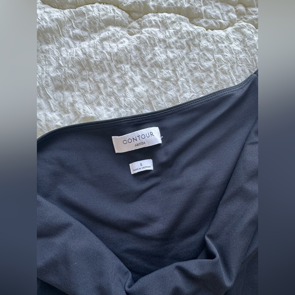 ❌SOLD❌ Aritzia Original Contour Ravish Top black size small - Picture 6 of 6